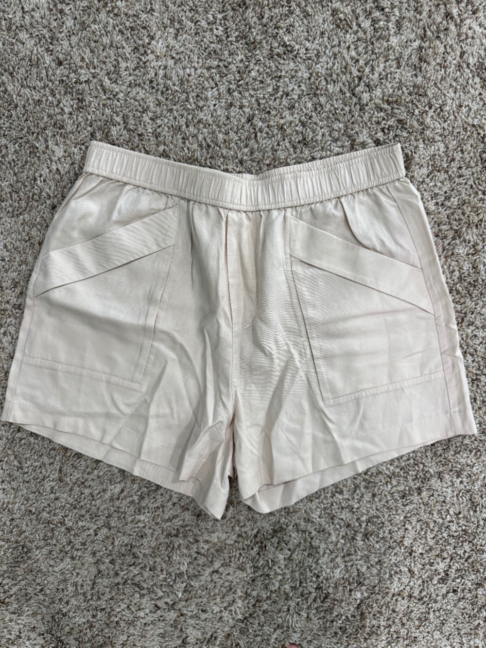 Vuori Trestles Twill Short in Sand Dollar size Large NWOT